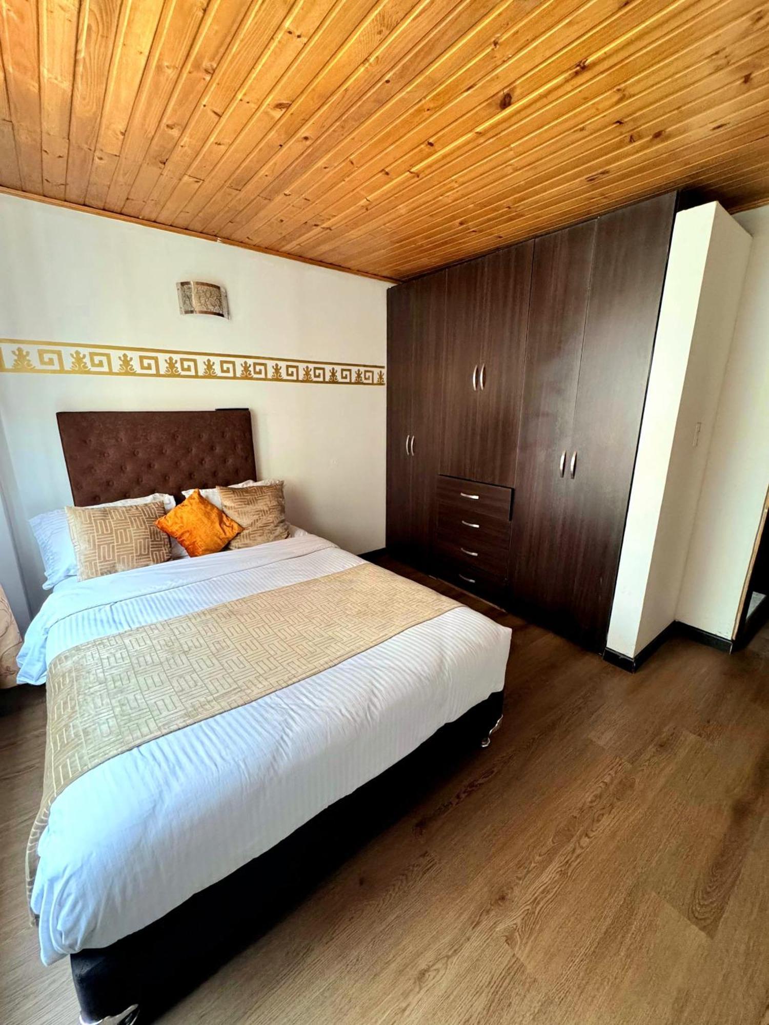 Oporto 83 Hotel Bogota Bagian luar foto