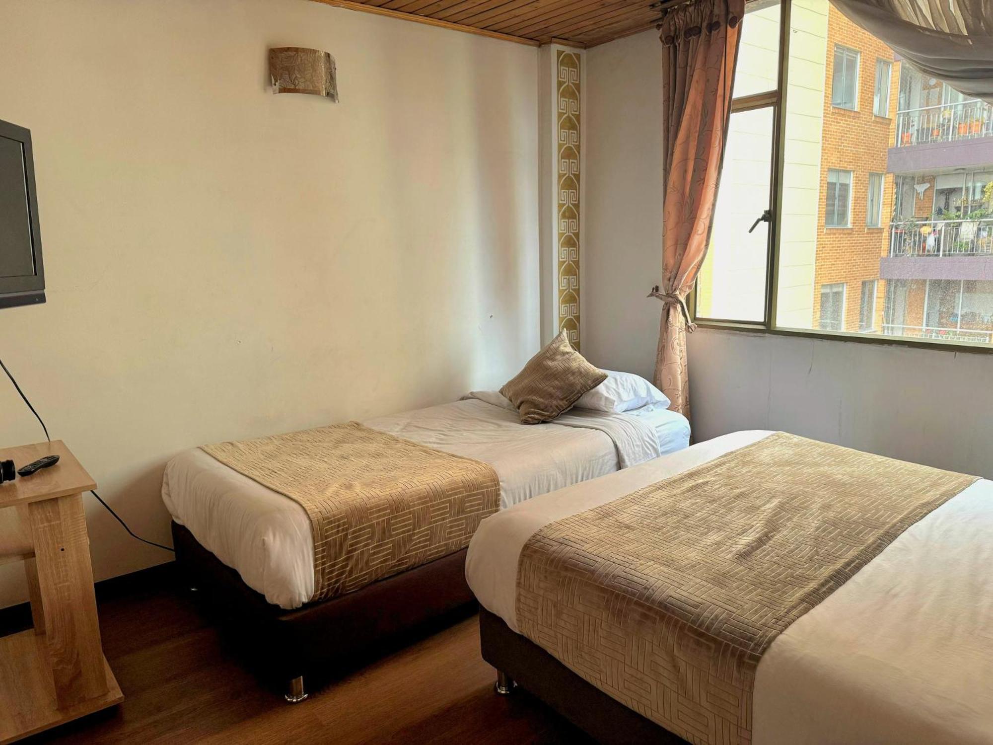 Oporto 83 Hotel Bogota Bagian luar foto